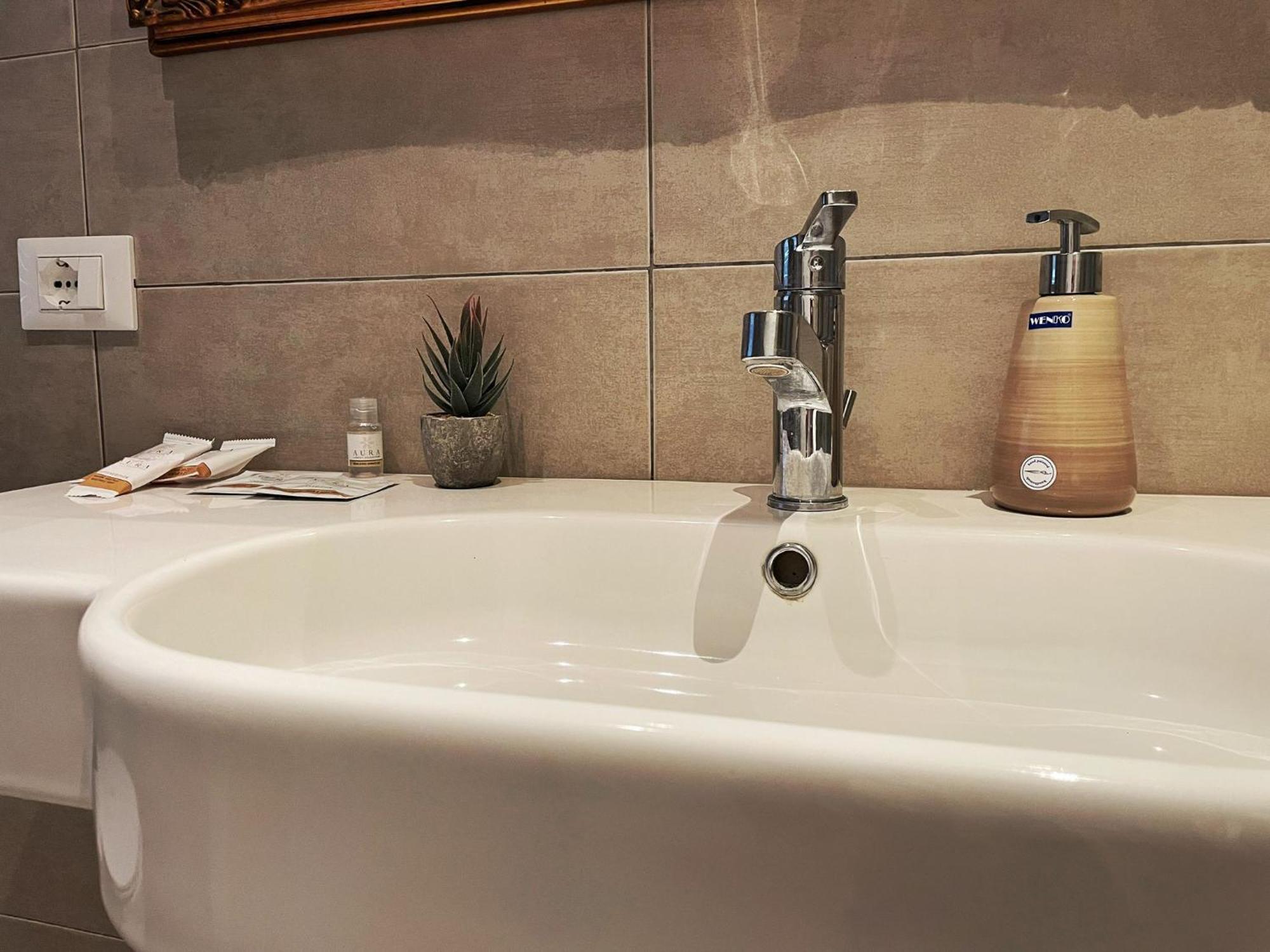 Alla Scaletta - Stanze Con Bagno Privato E Wifi A Pochi Passi Dal Duomo Mirandola Esterno foto