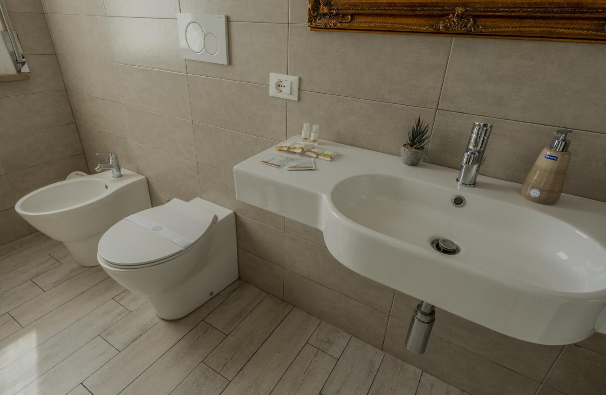 Alla Scaletta - Stanze Con Bagno Privato E Wifi A Pochi Passi Dal Duomo Mirandola Esterno foto