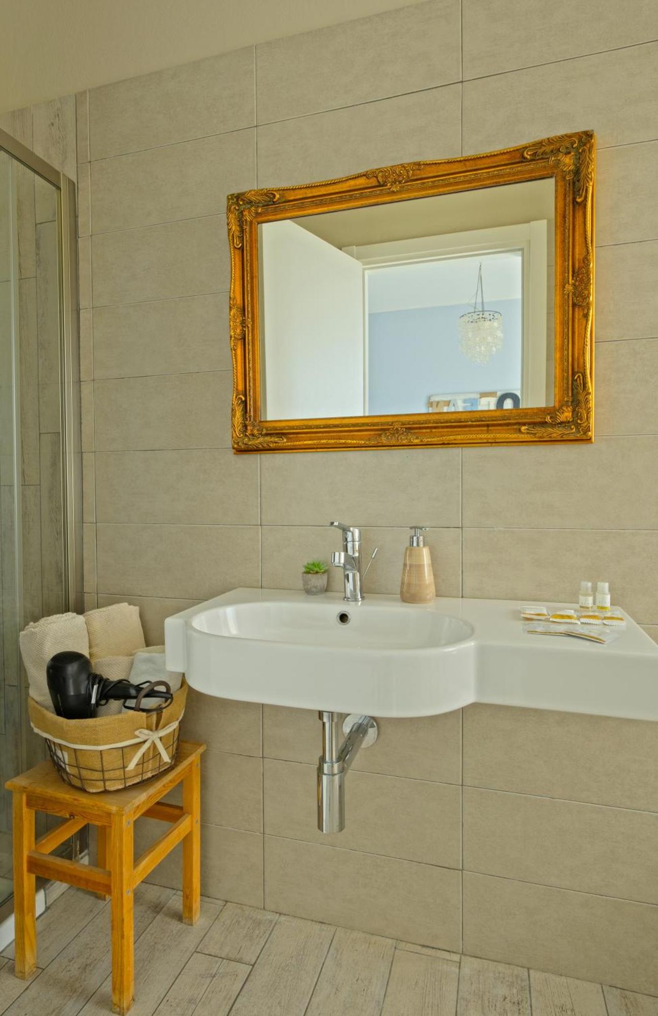 Alla Scaletta - Stanze Con Bagno Privato E Wifi A Pochi Passi Dal Duomo Mirandola Esterno foto